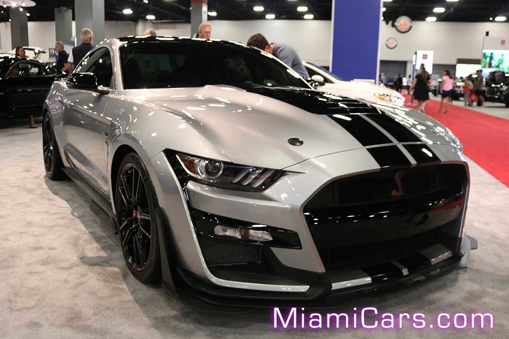 FORD MUSTANG SHELBY GT500