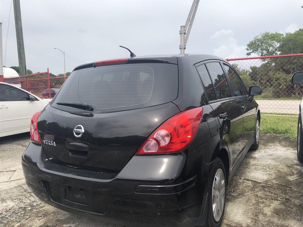 2011 Nissan Versa SL