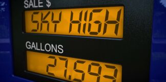 ¡Coño! Gasolina hits 4 bucks…Pa su madre