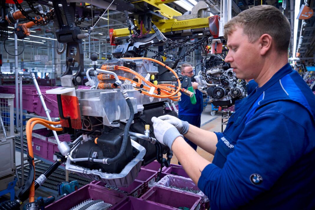 P90540668-mini-countryman-electric-aggregate-assembly-at-bmw-group-plant-leipzig-03-2024-2249px.jpg