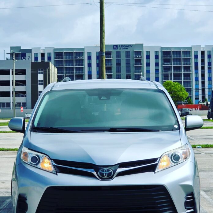 ¡Gran Oportunidad! Toyota Sienna 2019 Familiar con Solo $1.500 de Inicial ¿Buscas una minivan espaciosa, cómoda y confia…