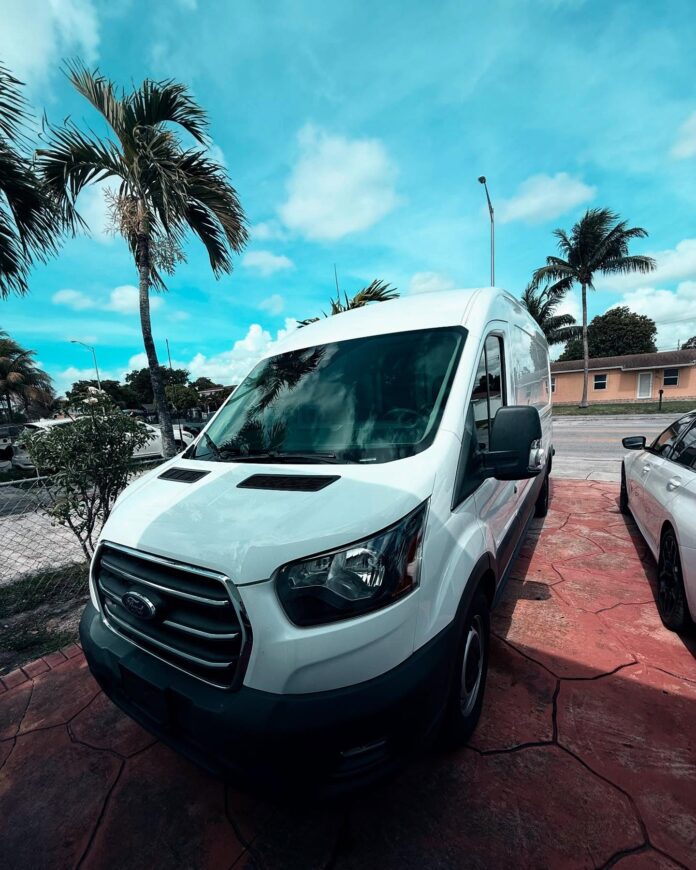 Protección, estilo y confort al máximo! 😎🔥 Polarizado 20% en vidrios laterales + 70% en el parabrisas usando lo mejor:…