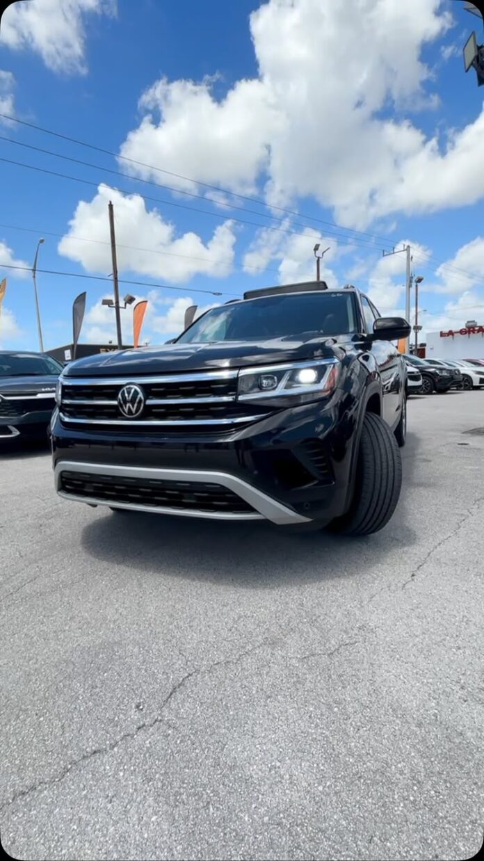 🎯 ¿Buscas espacio, comodidad y estilo? 🚗 Esta Volkswagen Atlas 2021 SE con paquete tecnológico SPORT está hecha para t…