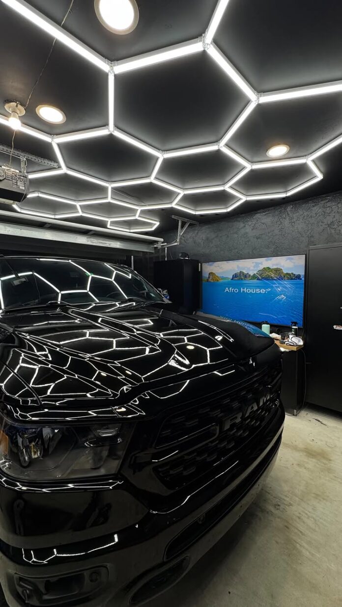 🎥 From Prep to Perfection 🔥 Watch the full ceramic coating transformation using Adam’s 9-Year Graphene Coating 🛡️ ✅…