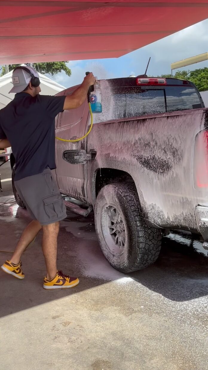 Definitely my favorite part of every detail!😁 Want to give your car the treatment it deserves? Dm us or Call (786)788-1…