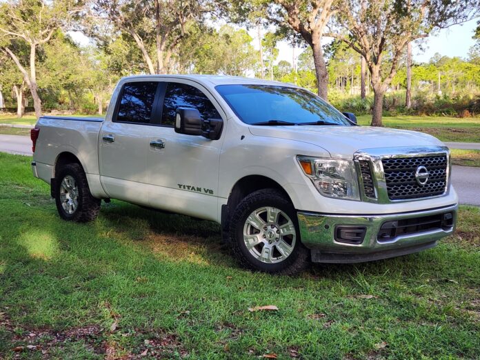 2018 NISSAN TITAN SV 2WD CREW CAB WITH CONVENIENCE PACKAGE, TOW PACKAGE, LOADED WITH OPTIONS. ALL ORIGINAL, WELL KEPT CL…
