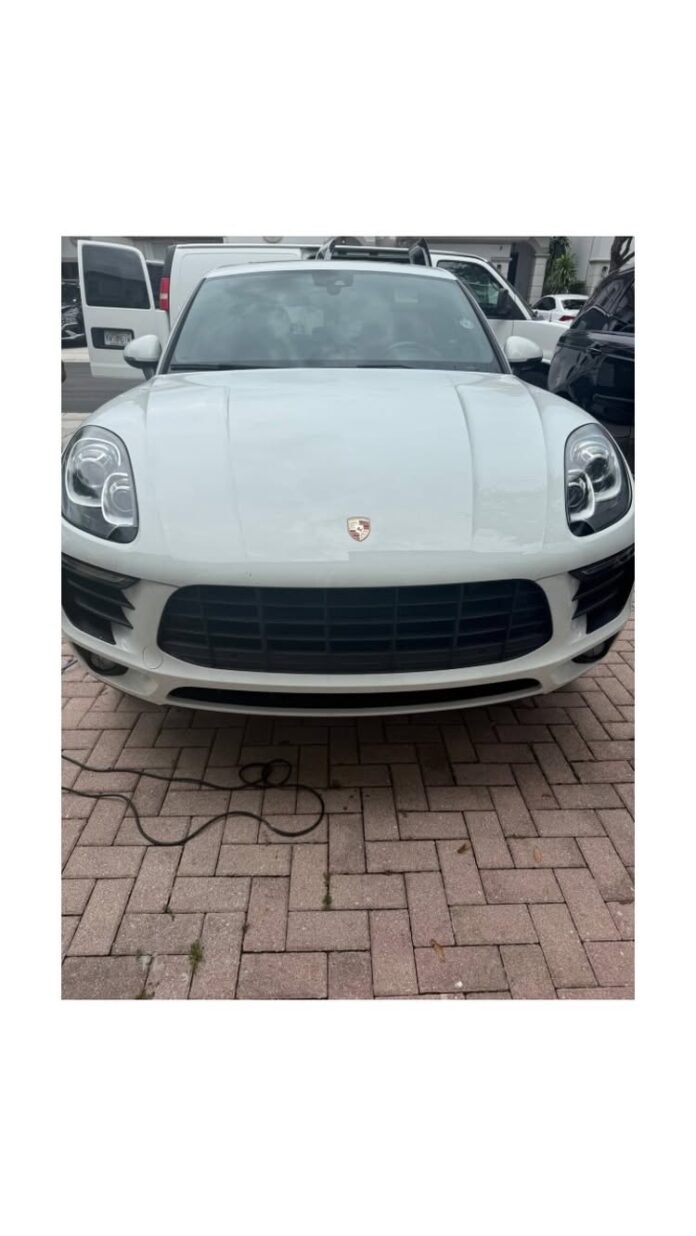 Quick headlights fix! #miamidade #browardcounty #cardetailing #miamidetailing #miamicars #carwash