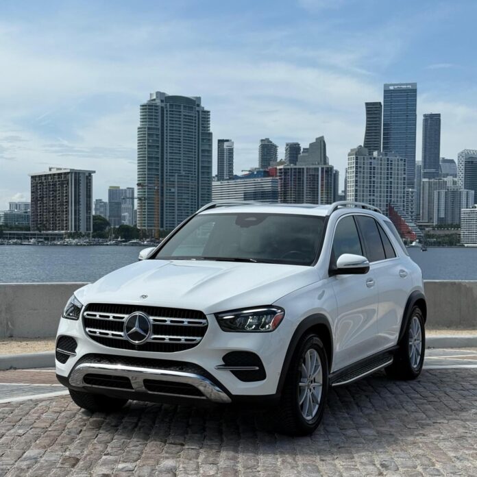 La Mercedes-Benz GLE ya está lista para que vivas la ciudad a otro nivel. 🚘 Ideal para familias o grupos que quieren vi…