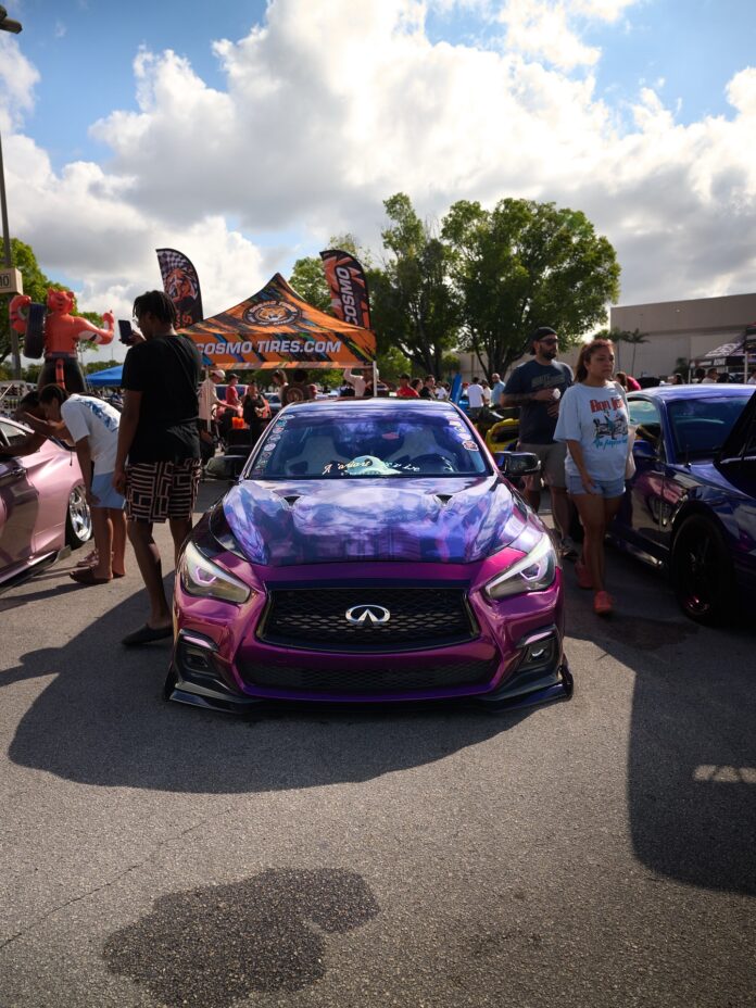 Purple perfection! Seriously digging the custom wrap and those carbon fiber fenders on @spitfireq50 VQ37. The stance is …