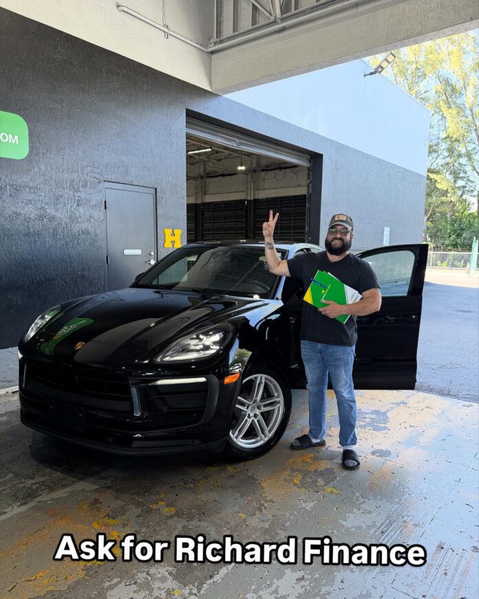 ¡Otro cliente satisfecho! Este Porsche Macan 2023 ya está rodando. 📍Pregunta por Richard Finance en HGreg Doral