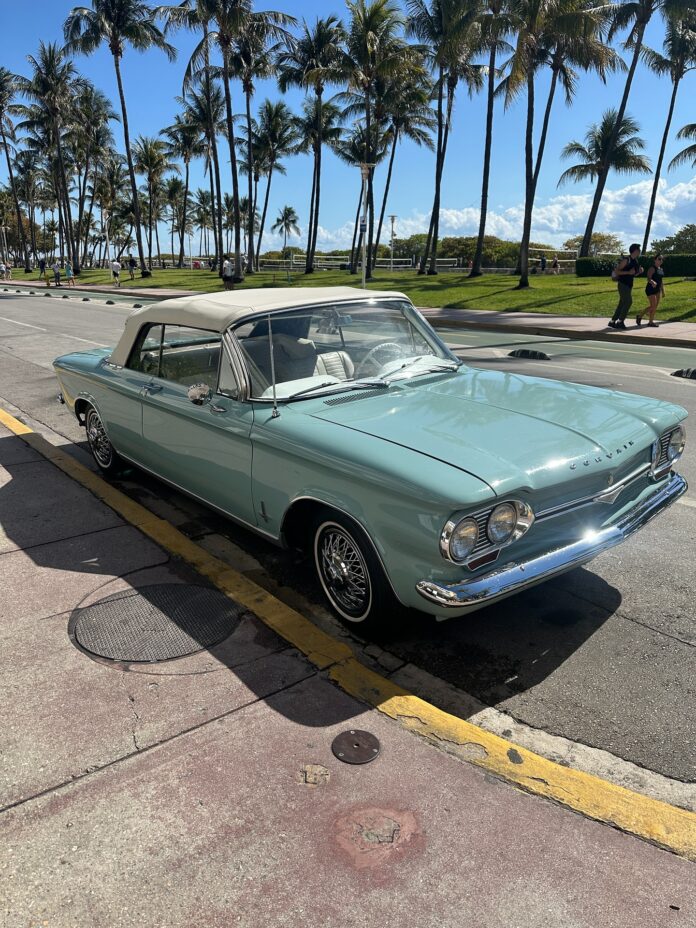 Beauties in Miami… 🚗🚘💙💜🖤♥️❤️🧿 Miami vibes… 🌴🚙🚖🚕⛱️🏖️ #miami #miamiflorida #miamilife #miamicars #florida #usa …