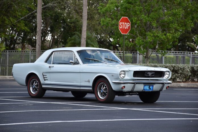 Just in – a timeless classic! This 1966 Ford Mustang Hardtop shines in its original Arcadian Blue, paired with a matchin…