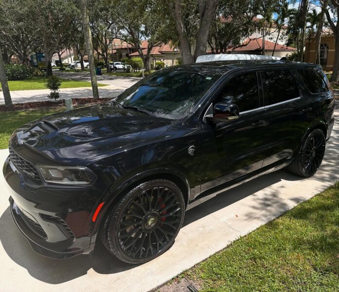 Fresh out the detail bay, looking mean in the Miami sun Thanks to @6starsautodetailing #HellcatDurango #DurangoHellcat #…