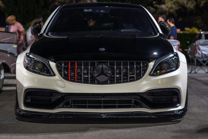 Two toned beast🖤🤍 with its red scratches. A monster of its own. 🤘 #mercedes #c63 #amg #c63amg #mercedesbenz #benz #am…