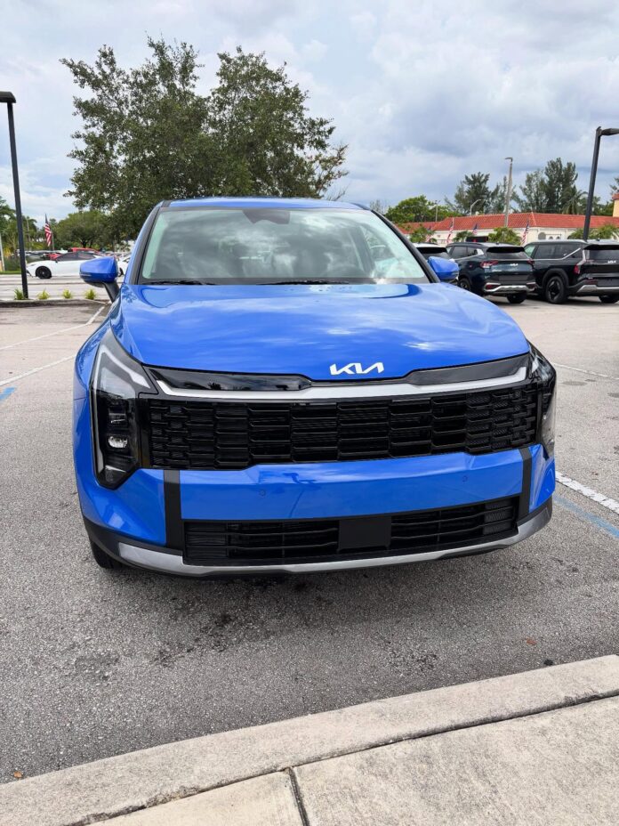 🚙✨ Another exciting delivery today! Our customer drove off in a 2026 Kia Sportage finished in the striking Nebular Blue…