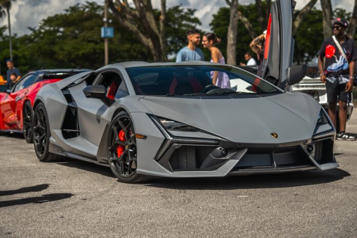 Elegance sculpted in motion. A masterpiece that redefines presence. The Lamborghini Revuelto🔥 Always a great turnout @c…