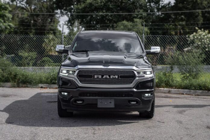 🚘 2020 RAM 1500 LIMITED Crew Cab Pickup 4D 5 1/2 FT 💥 V8 HEMI e Torque 5.7L – 4X4 🏁 Millas: 44,815 🔑 Down Payment: $…