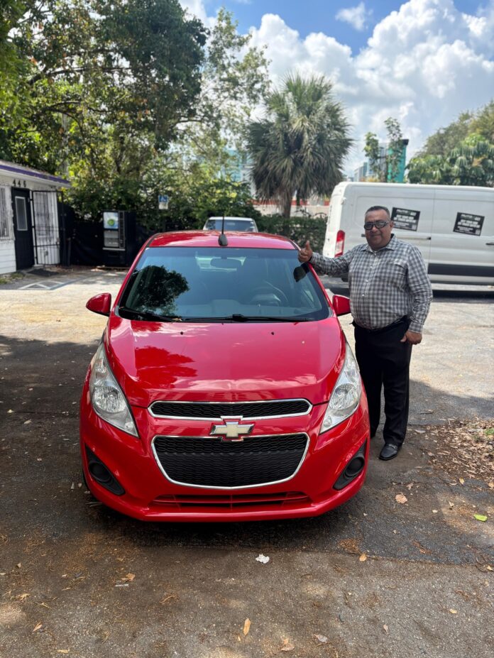 🔑 Cliente feliz, carro pagado en efectivo 💵🚗 En AUTOS 441 tenemos de todo: carros pequeños, SUVs, vans y pick ups. 📍…