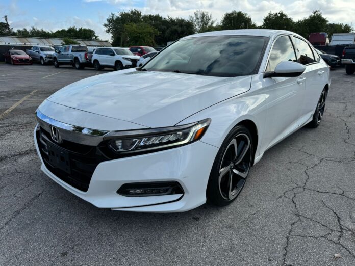 DISPONIBLE: ⚙️ 2018 HONDA ACCORD SPORT SEDAN 4D 🚦 MILEAGE: 81.100 PRICE: 16,500 🚘 𝗧𝗘𝗡𝗘𝗠𝗢𝗦 𝗧𝗨 𝗔𝗨𝗧𝗢 𝗜𝗗𝗘�…
