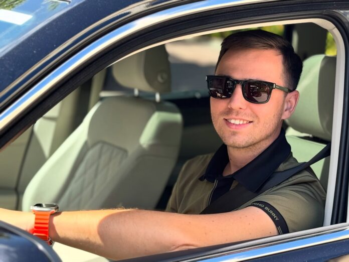 В Майами важно не только, что ты водишь, но и кто отдаёт тебе ключи 🚗 Мы — семейный сервис аренды авто, и каждая машина…